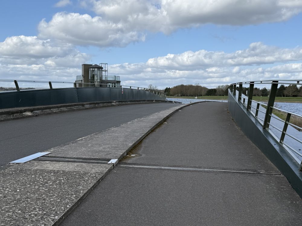 2.5km long rowing lake with  controllable roads. (Berkshire, UK)