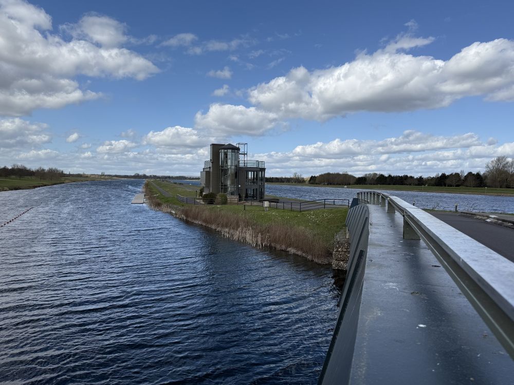 2.5km long rowing lake with  controllable roads. (Berkshire, UK)