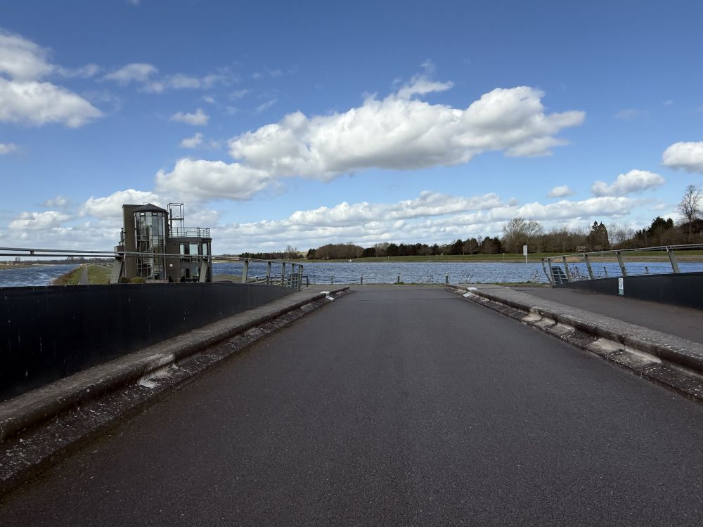 2.5km long rowing lake with  controllable roads. (Berkshire, UK)