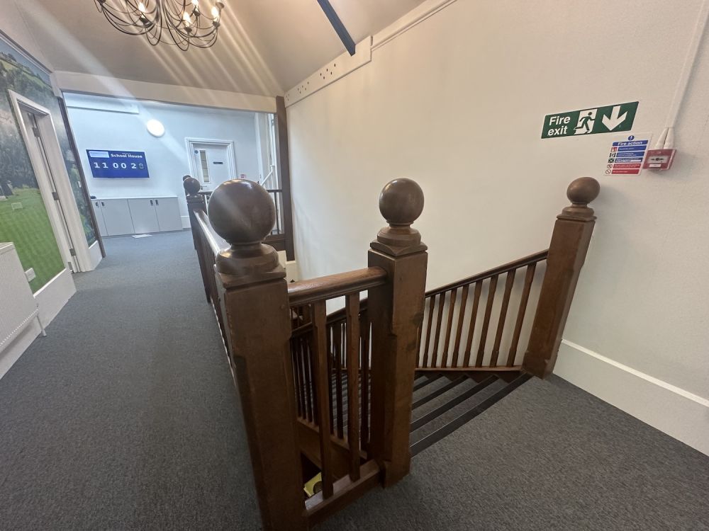 Prep school set in rural village (Hampshire)