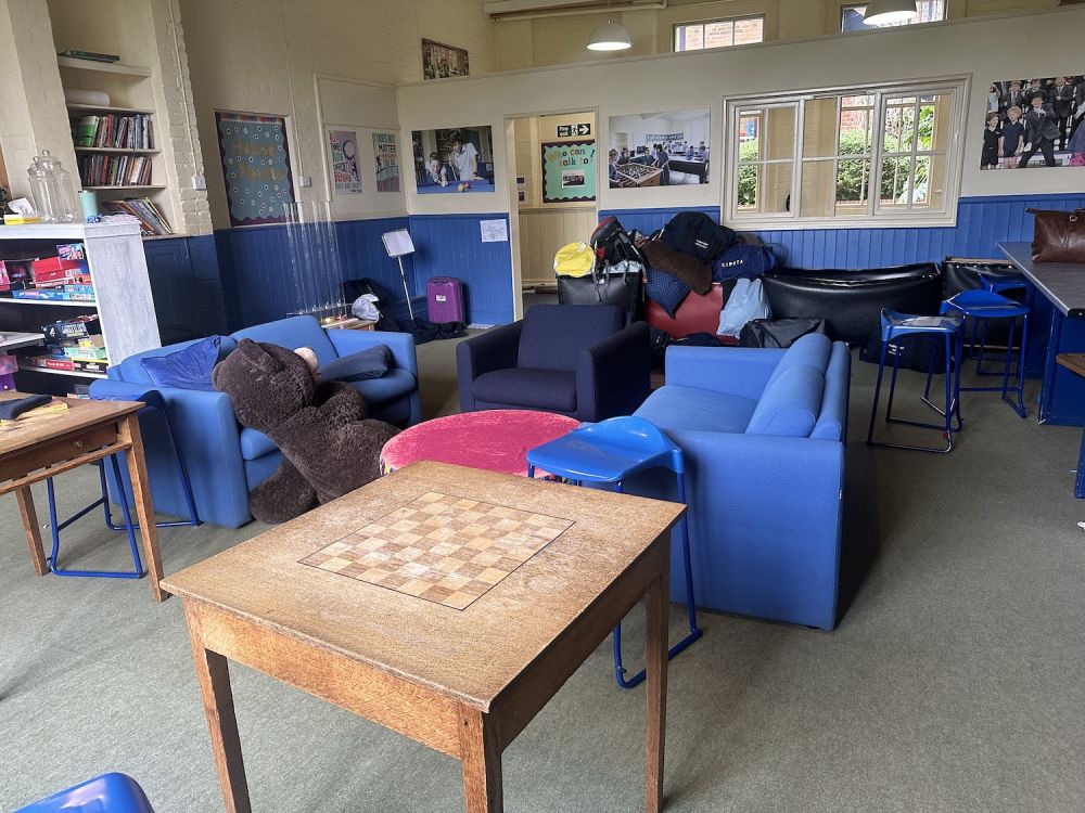 Prep school set in rural village (Hampshire)