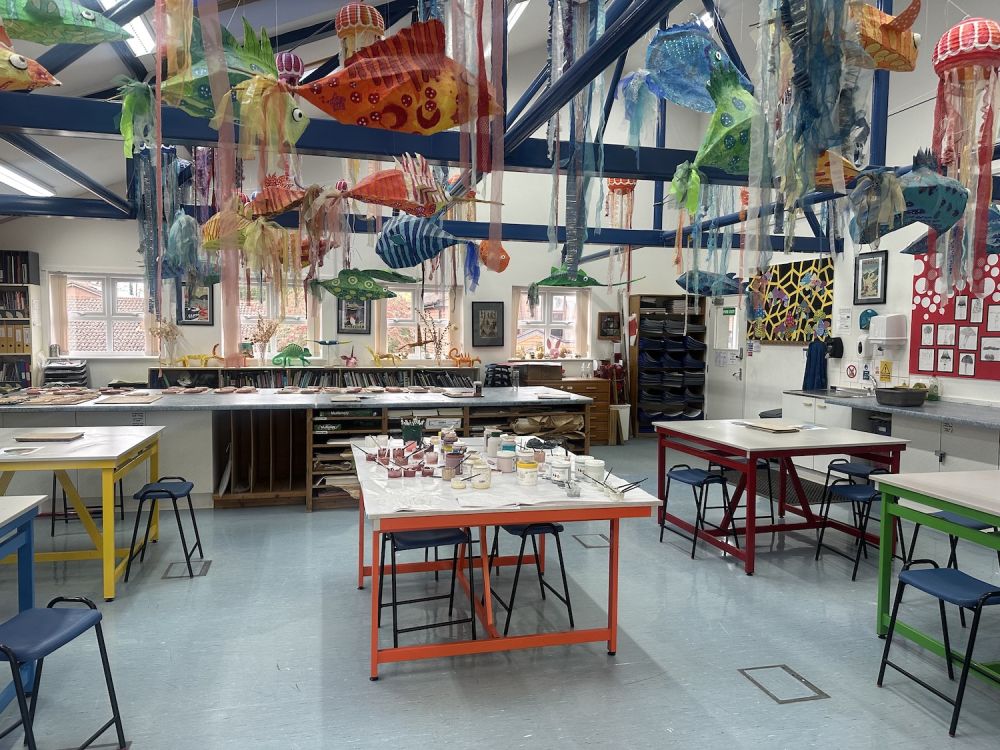 Prep school set in rural village (Hampshire)