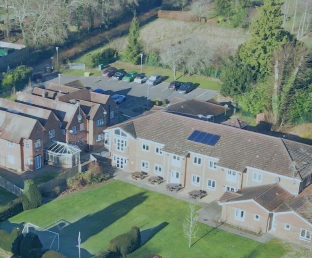 Prep school set in rural village (Hampshire)