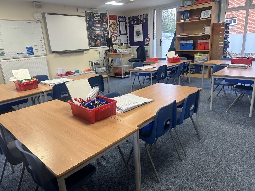 Prep school set in rural village (Hampshire)