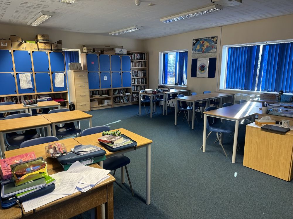 Prep school set in rural village (Hampshire)