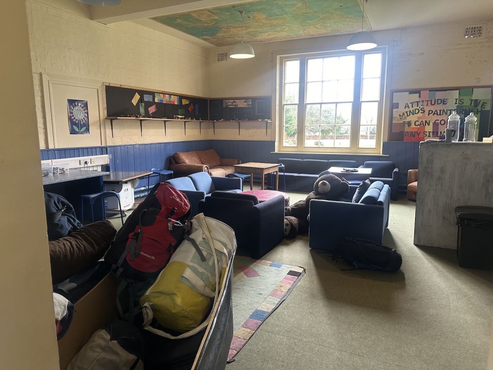 Prep school set in rural village (Hampshire)