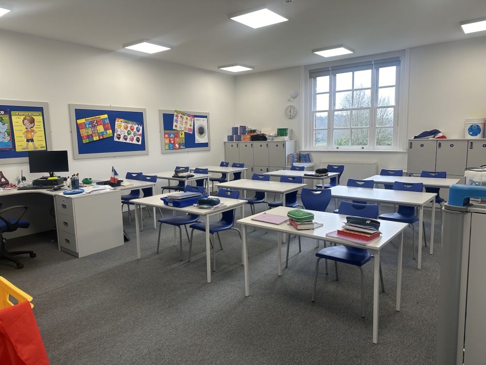 Prep school set in rural village (Hampshire)