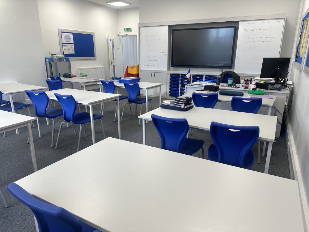 Prep school set in rural village (Hampshire)