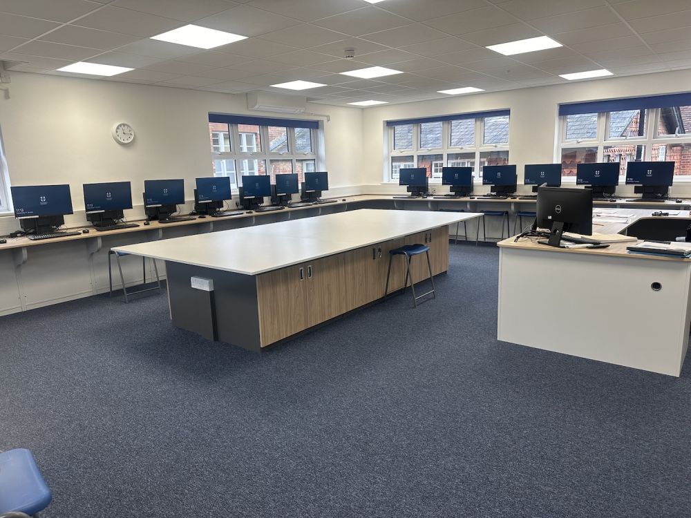 Prep school set in rural village (Hampshire)