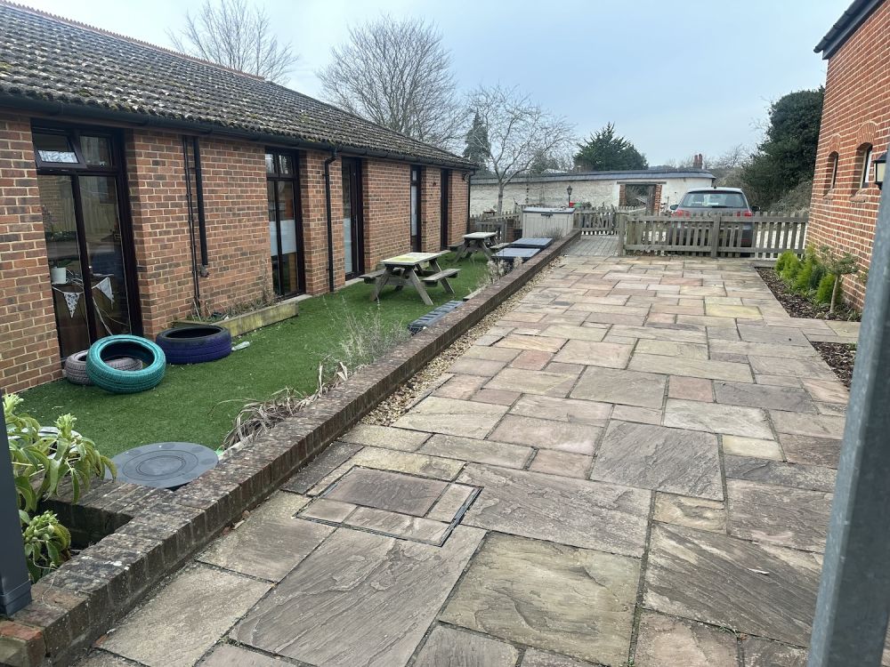 Prep school set in rural village (Hampshire)