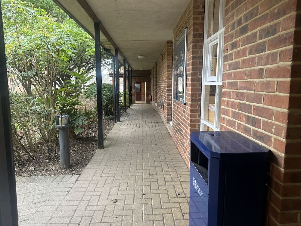 Prep school set in rural village (Hampshire)