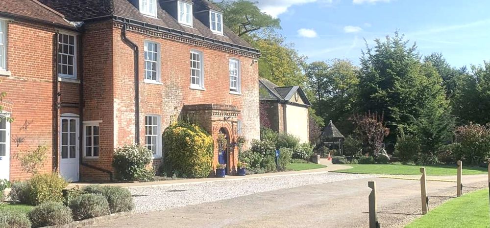 Prep school set in rural village (Hampshire)