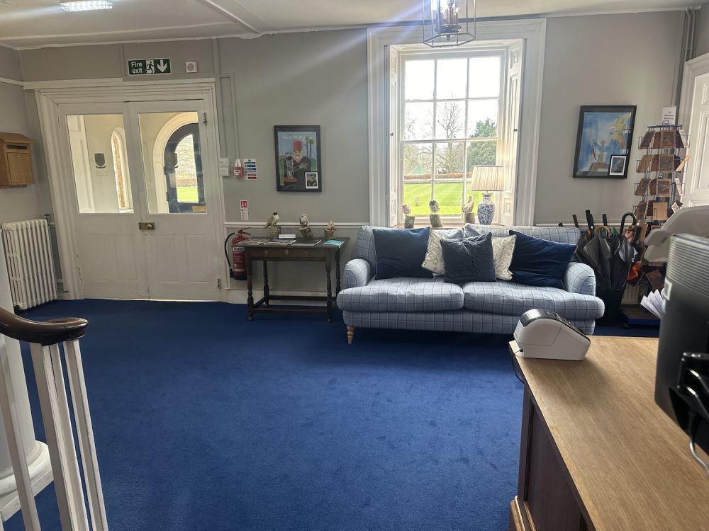 Prep school set in rural village (Hampshire)