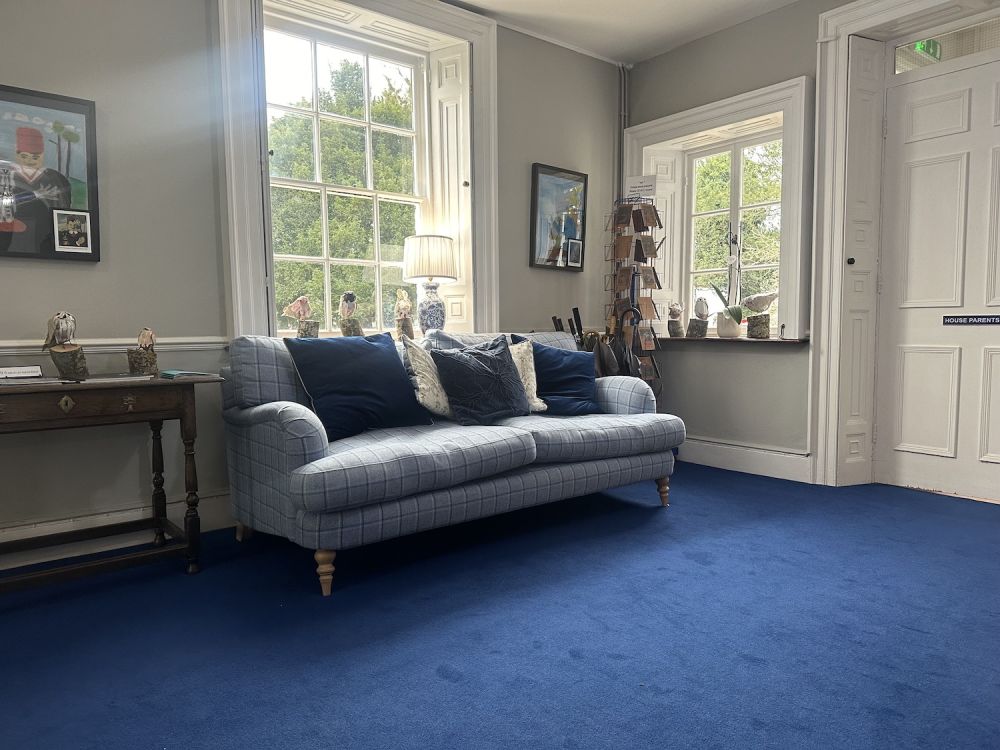 Prep school set in rural village (Hampshire)