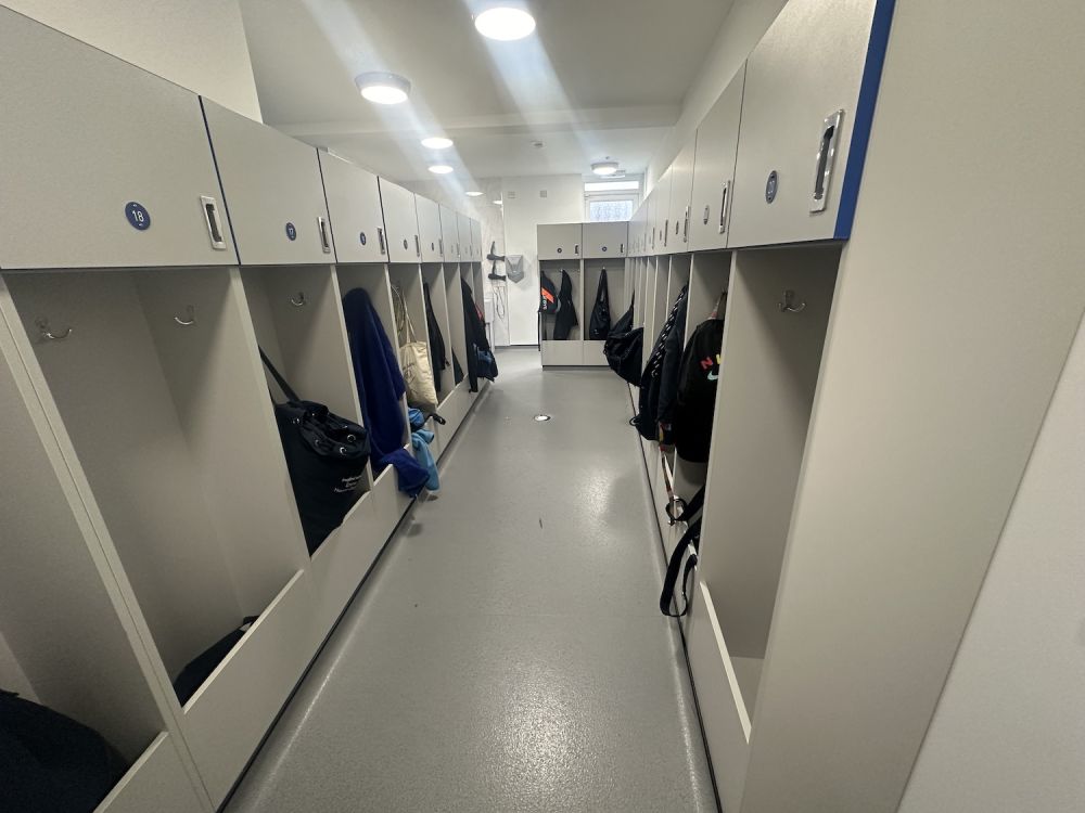 Prep school set in rural village (Hampshire)