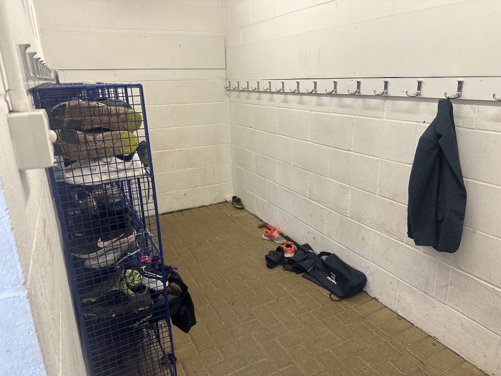 Prep school set in rural village (Hampshire)