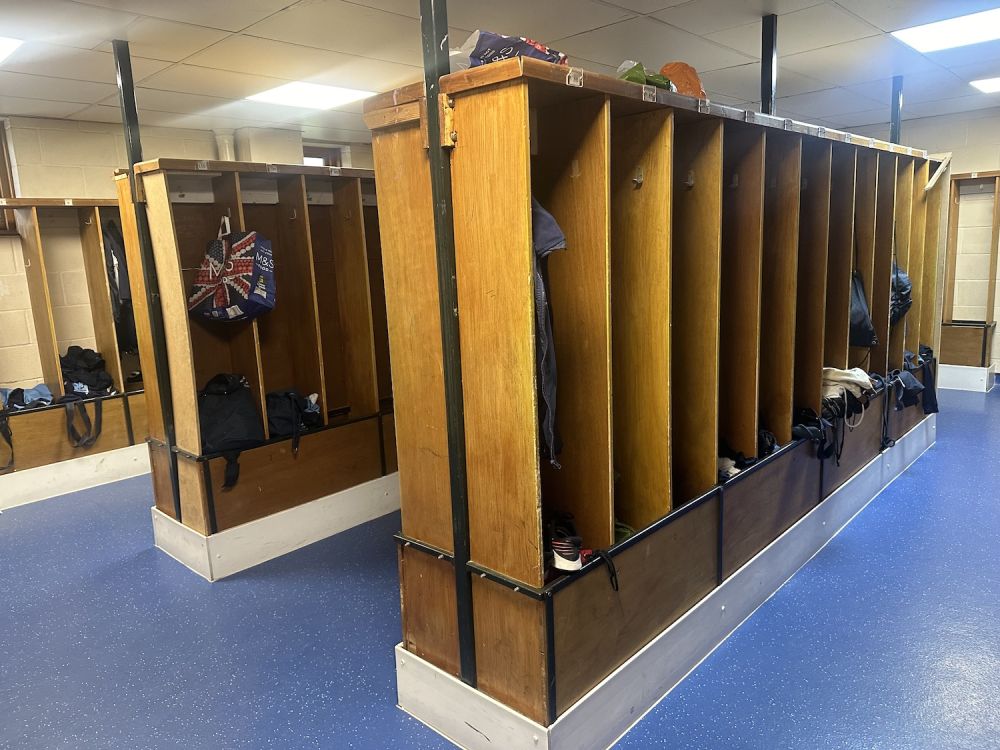 Prep school set in rural village (Hampshire)