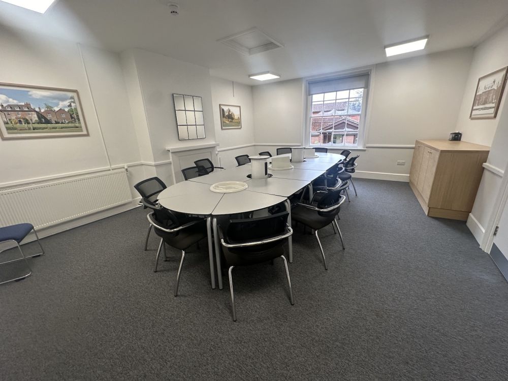 Prep school set in rural village (Hampshire)