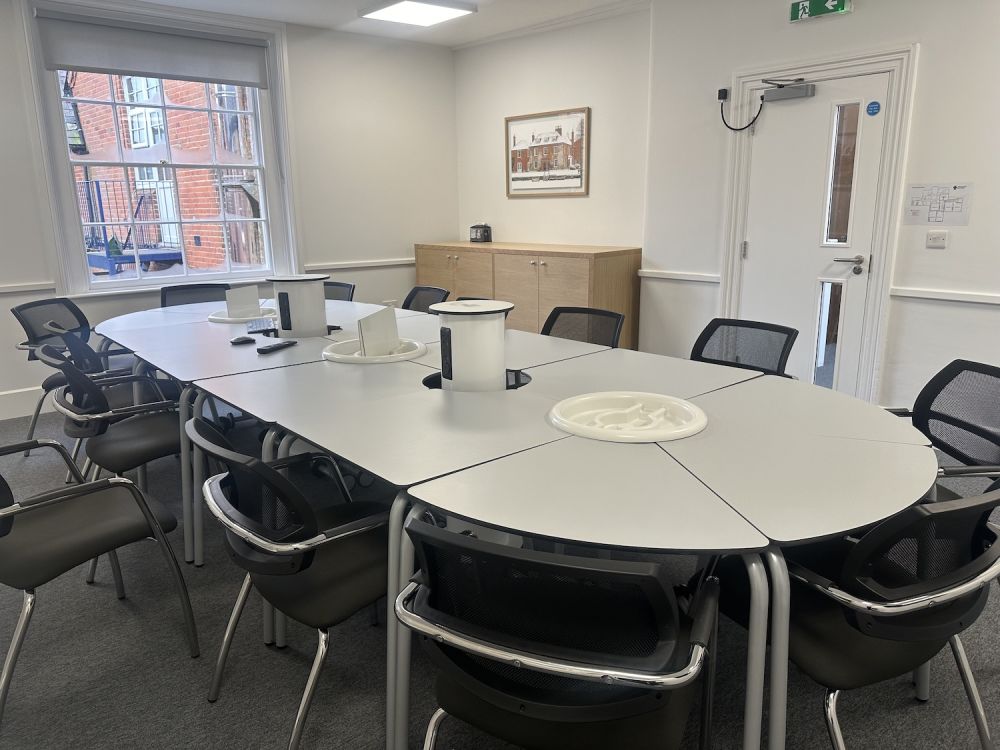 Prep school set in rural village (Hampshire)