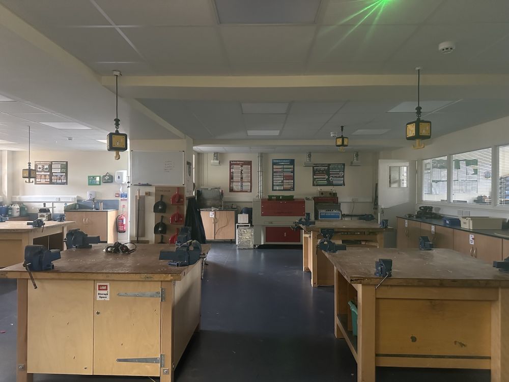 Prep school set in rural village (Hampshire)